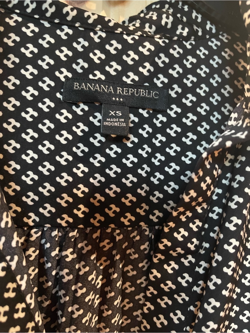 Banana Republic Black and White Geometric-Print Blouse - Picture 3 of 4
